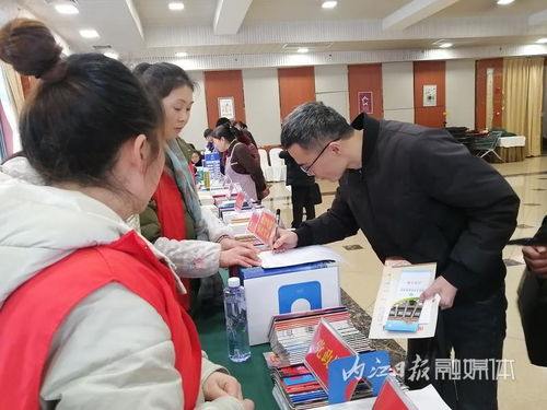 內江市市中區圖書館首次亮相兩會現場，提供專業文獻信息咨詢服務